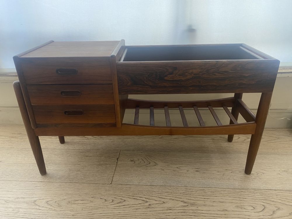 A ROSEWOOD PLANTER, by Danish sold for €420 at deVeres Auctions