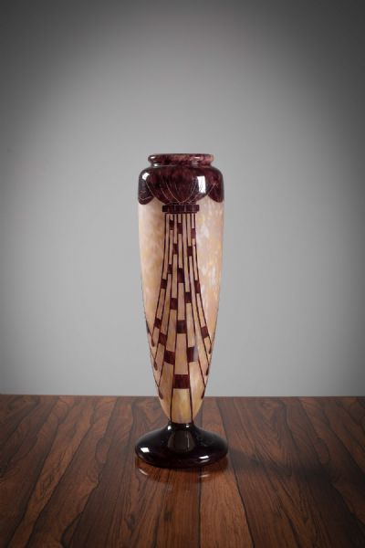 AN ART DECO STUDIO GLASS VASE by Cristallerie Schneider sold for €700 at deVeres Auctions