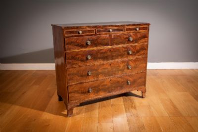 A MAHOGANY AND BOXWOOD BANDED CHEST OF DRAWERS at deVeres Auctions