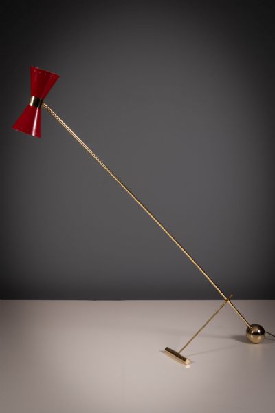 A BRASS COUNTERWEIGHT FLOOR LAMP, ITALIAN 1960's. at deVeres Auctions