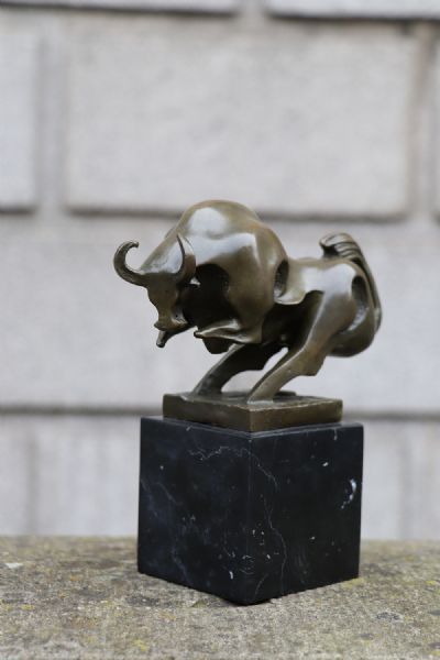 GALLOPING BULL by Irish School sold for €200 at deVeres Auctions